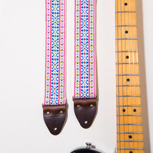 The jacqaurd in this guitar strap has a beautiful rainbow of colors